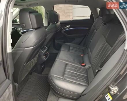 Сірий Ауді E-Tron, об'ємом двигуна 0 л та пробігом 43 тис. км за 41999 $, фото 14 на Automoto.ua