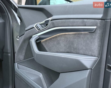 Серый Ауди E-Tron, объемом двигателя 0 л и пробегом 28 тыс. км за 34900 $, фото 41 на Automoto.ua