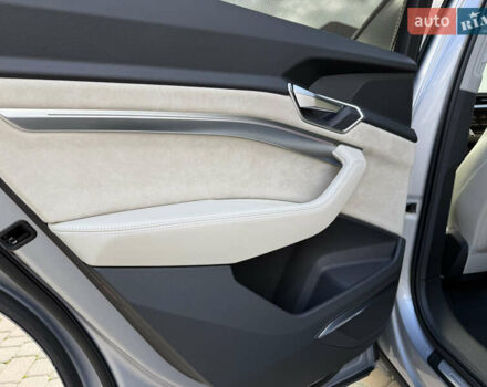 Серый Ауди E-Tron, объемом двигателя 0 л и пробегом 130 тыс. км за 37000 $, фото 109 на Automoto.ua