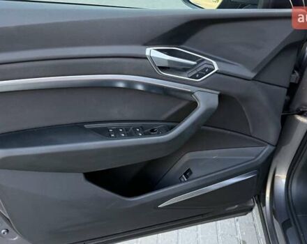 Серый Ауди E-Tron, объемом двигателя 0 л и пробегом 98 тыс. км за 29999 $, фото 31 на Automoto.ua