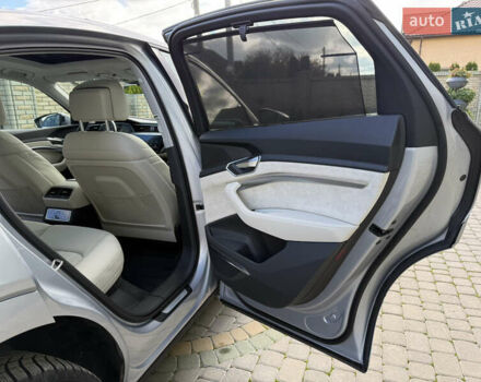 Серый Ауди E-Tron, объемом двигателя 0 л и пробегом 130 тыс. км за 37000 $, фото 97 на Automoto.ua