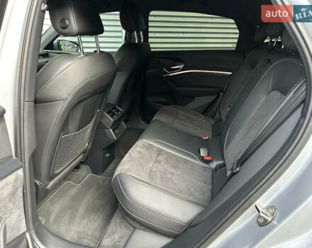 Сірий Ауді E-Tron, об'ємом двигуна 0 л та пробігом 45 тис. км за 33999 $, фото 56 на Automoto.ua