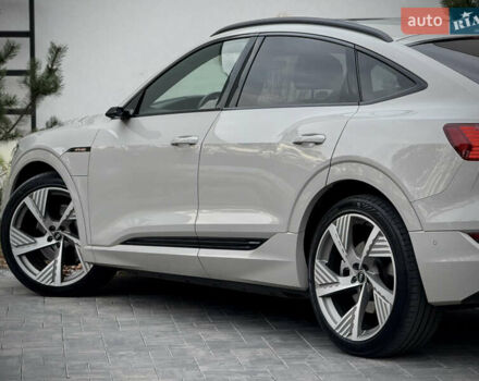 Серый Ауди E-Tron, объемом двигателя 0 л и пробегом 36 тыс. км за 45445 $, фото 22 на Automoto.ua