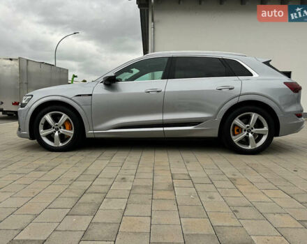 Серый Ауди E-Tron, объемом двигателя 0 л и пробегом 94 тыс. км за 35500 $, фото 2 на Automoto.ua