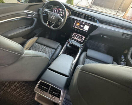 Серый Ауди E-Tron, объемом двигателя 0 л и пробегом 29 тыс. км за 45500 $, фото 29 на Automoto.ua