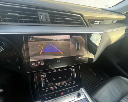 Серый Ауди E-Tron, объемом двигателя 0 л и пробегом 88 тыс. км за 36500 $, фото 23 на Automoto.ua