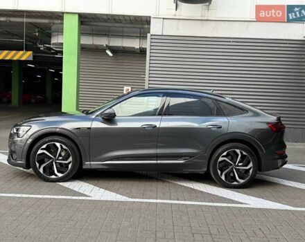 Сірий Ауді E-Tron, об'ємом двигуна 0 л та пробігом 45 тис. км за 48137 $, фото 5 на Automoto.ua