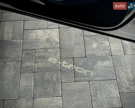 Серый Ауди E-Tron, объемом двигателя 0 л и пробегом 36 тыс. км за 45445 $, фото 91 на Automoto.ua