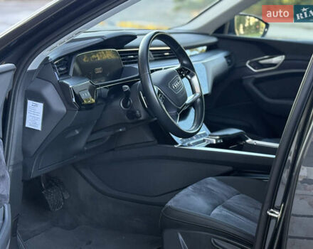 Серый Ауди E-Tron, объемом двигателя 0 л и пробегом 125 тыс. км за 26900 $, фото 22 на Automoto.ua