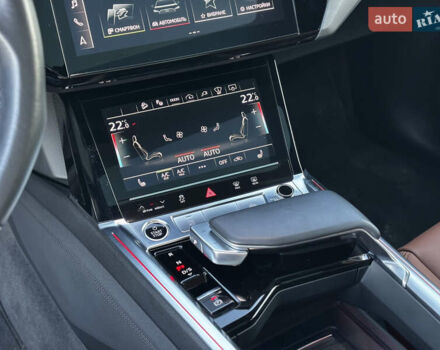 Серый Ауди E-Tron, объемом двигателя 0 л и пробегом 70 тыс. км за 42850 $, фото 32 на Automoto.ua