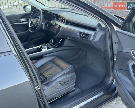 Серый Ауди E-Tron, объемом двигателя 0 л и пробегом 168 тыс. км за 25900 $, фото 8 на Automoto.ua