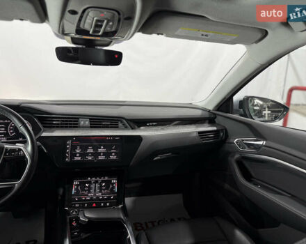 Серый Ауди E-Tron, объемом двигателя 0 л и пробегом 44 тыс. км за 33000 $, фото 25 на Automoto.ua