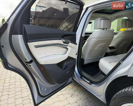 Серый Ауди E-Tron, объемом двигателя 0 л и пробегом 130 тыс. км за 37000 $, фото 106 на Automoto.ua