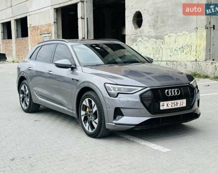 Ауди E-Tron 2021 в Тернополе на Automoto.ua Серый Ауди E-Tron, объемом двигателя 0 л и пробегом 85 тыс. км за 27999 $, фото 5 на Automoto.ua