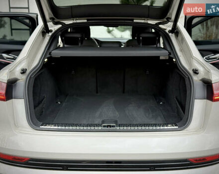 Серый Ауди E-Tron, объемом двигателя 0 л и пробегом 36 тыс. км за 45445 $, фото 97 на Automoto.ua