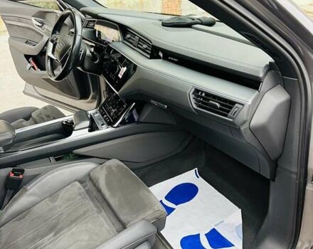 Ауди E-Tron 2021 в Тернополе на Automoto.ua Серый Ауди E-Tron, объемом двигателя 0 л и пробегом 85 тыс. км за 27999 $, фото 51 на Automoto.ua