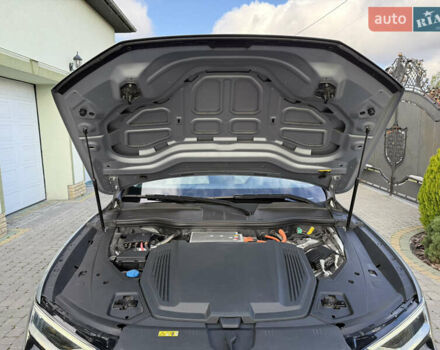 Серый Ауди E-Tron, объемом двигателя 0 л и пробегом 130 тыс. км за 37000 $, фото 124 на Automoto.ua