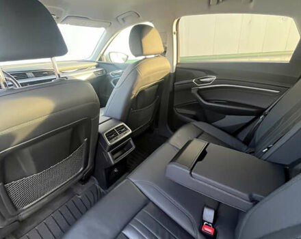 Серый Ауди E-Tron, объемом двигателя 0 л и пробегом 88 тыс. км за 36500 $, фото 18 на Automoto.ua