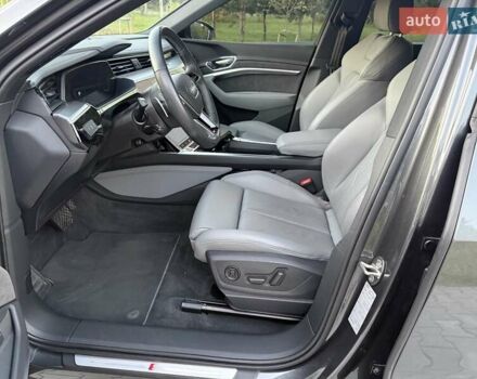 Серый Ауди E-Tron, объемом двигателя 0 л и пробегом 44 тыс. км за 33900 $, фото 12 на Automoto.ua