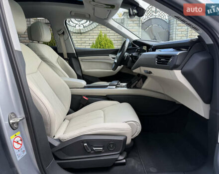 Серый Ауди E-Tron, объемом двигателя 0 л и пробегом 130 тыс. км за 37000 $, фото 8 на Automoto.ua