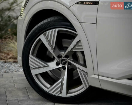 Серый Ауди E-Tron, объемом двигателя 0 л и пробегом 36 тыс. км за 45445 $, фото 26 на Automoto.ua