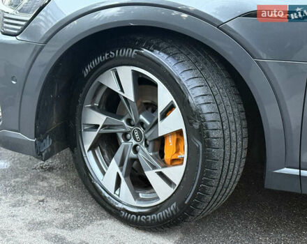 Серый Ауди E-Tron, объемом двигателя 0 л и пробегом 28 тыс. км за 34900 $, фото 10 на Automoto.ua