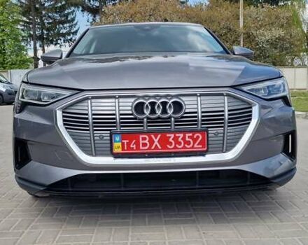 Серый Ауди E-Tron, объемом двигателя 0 л и пробегом 140 тыс. км за 25811 $, фото 5 на Automoto.ua