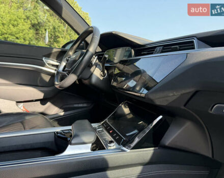 Серый Ауди E-Tron, объемом двигателя 0 л и пробегом 93 тыс. км за 28450 $, фото 55 на Automoto.ua