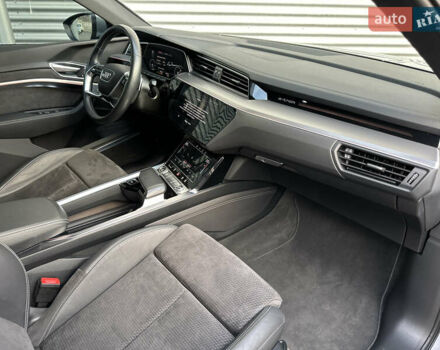 Сірий Ауді E-Tron, об'ємом двигуна 0 л та пробігом 45 тис. км за 33999 $, фото 25 на Automoto.ua