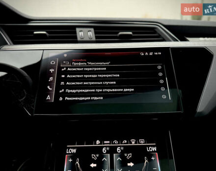 Серый Ауди E-Tron, объемом двигателя 0 л и пробегом 36 тыс. км за 45445 $, фото 108 на Automoto.ua