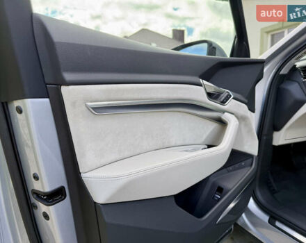 Серый Ауди E-Tron, объемом двигателя 0 л и пробегом 130 тыс. км за 37000 $, фото 49 на Automoto.ua