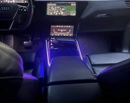 Сірий Ауді E-Tron, об'ємом двигуна 0 л та пробігом 64 тис. км за 33500 $, фото 2 на Automoto.ua