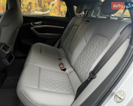 Сірий Ауді E-Tron, об'ємом двигуна 0 л та пробігом 39 тис. км за 39800 $, фото 13 на Automoto.ua