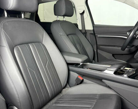 Серый Ауди E-Tron, объемом двигателя 0 л и пробегом 44 тыс. км за 33000 $, фото 37 на Automoto.ua