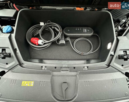 Серый Ауди E-Tron, объемом двигателя 0 л и пробегом 129 тыс. км за 33950 $, фото 25 на Automoto.ua