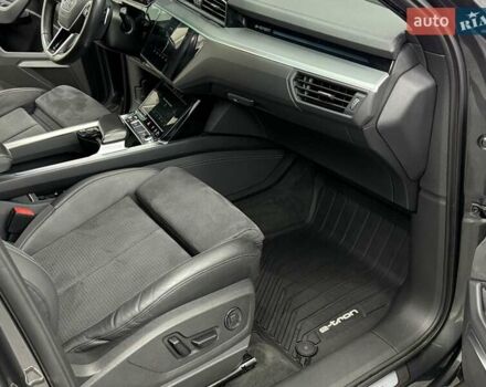 Сірий Ауді E-Tron, об'ємом двигуна 0 л та пробігом 86 тис. км за 37423 $, фото 39 на Automoto.ua