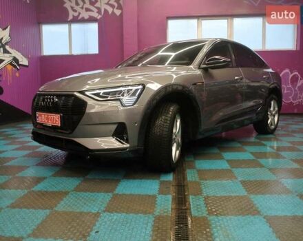 Серый Ауди E-Tron, объемом двигателя 0 л и пробегом 60 тыс. км за 29990 $, фото 2 на Automoto.ua