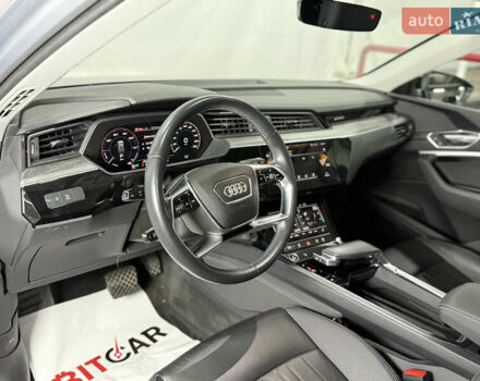 Серый Ауди E-Tron, объемом двигателя 0 л и пробегом 44 тыс. км за 33000 $, фото 16 на Automoto.ua