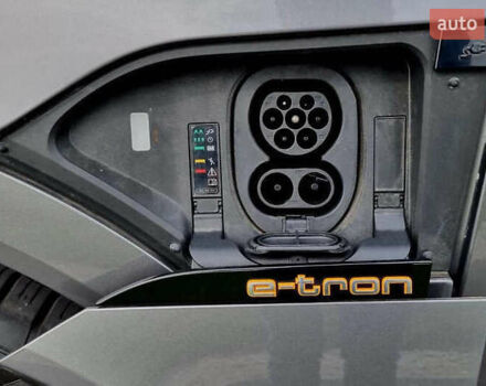 Серый Ауди E-Tron, объемом двигателя 0 л и пробегом 61 тыс. км за 30000 $, фото 5 на Automoto.ua