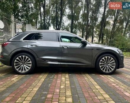 Серый Ауди E-Tron, объемом двигателя 0 л и пробегом 53 тыс. км за 36000 $, фото 2 на Automoto.ua