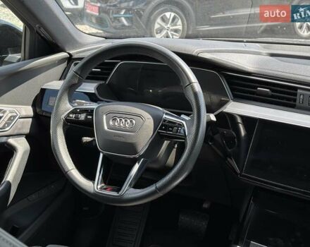 Серый Ауди E-Tron, объемом двигателя 0 л и пробегом 115 тыс. км за 37600 $, фото 24 на Automoto.ua
