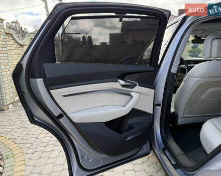 Серый Ауди E-Tron, объемом двигателя 0 л и пробегом 130 тыс. км за 37000 $, фото 107 на Automoto.ua