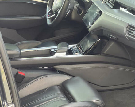 Сірий Ауді E-Tron, об'ємом двигуна 0 л та пробігом 64 тис. км за 33500 $, фото 27 на Automoto.ua