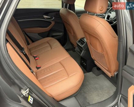 Серый Ауди E-Tron, объемом двигателя 0 л и пробегом 126 тыс. км за 29999 $, фото 36 на Automoto.ua