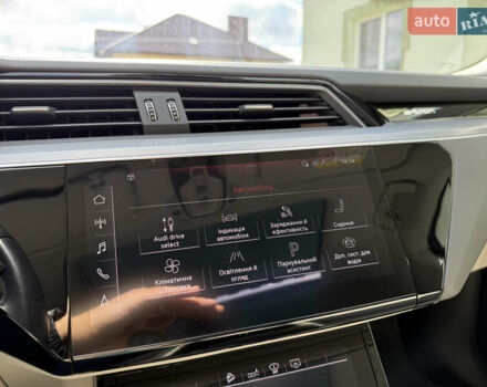 Серый Ауди E-Tron, объемом двигателя 0 л и пробегом 130 тыс. км за 37000 $, фото 77 на Automoto.ua