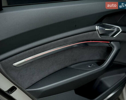 Серый Ауди E-Tron, объемом двигателя 0 л и пробегом 36 тыс. км за 45445 $, фото 86 на Automoto.ua