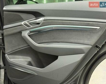 Сірий Ауді E-Tron, об'ємом двигуна 0 л та пробігом 86 тис. км за 37423 $, фото 40 на Automoto.ua