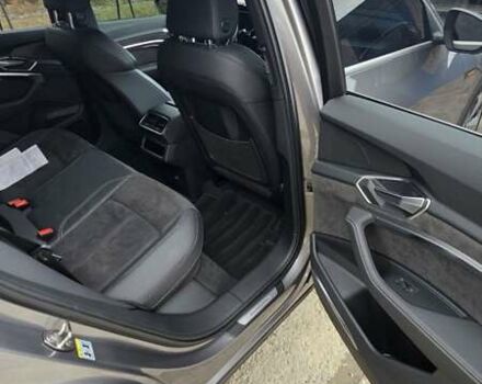 Сірий Ауді E-Tron, об'ємом двигуна 0 л та пробігом 116 тис. км за 32600 $, фото 5 на Automoto.ua