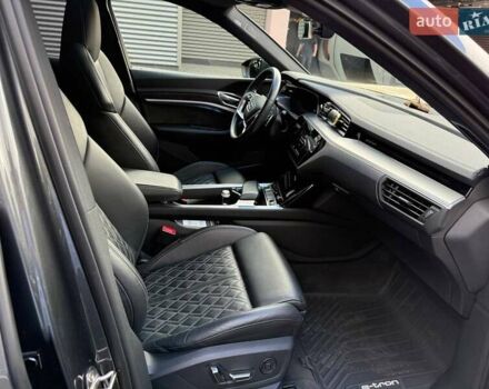 Сірий Ауді E-Tron, об'ємом двигуна 0 л та пробігом 45 тис. км за 48137 $, фото 30 на Automoto.ua