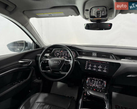 Серый Ауди E-Tron, объемом двигателя 0 л и пробегом 44 тыс. км за 33000 $, фото 24 на Automoto.ua